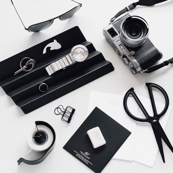 wave stationery desert phone holder tray accessory metal black white Gift work office คลื่น มือถือ เครื่องเขียน ถาด ของขวัญ เหล็ก ดำ ขาว ของตกแต่งบ้าน